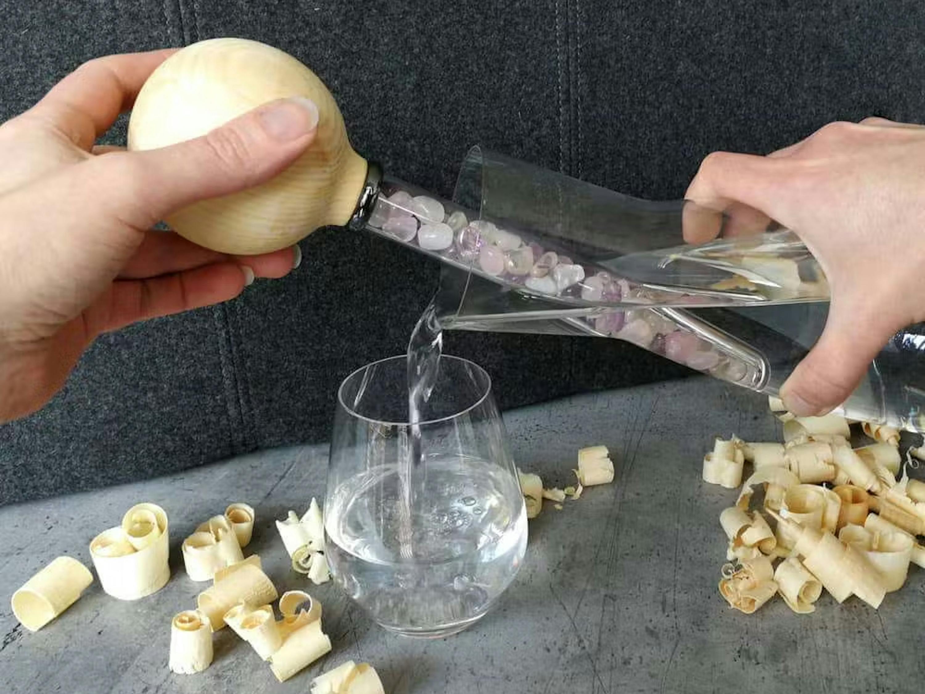 ZirbenKugel-Set Karaffe & Edelsteinstab ZirbenKugel-Set Karaffe & Edelsteinstab